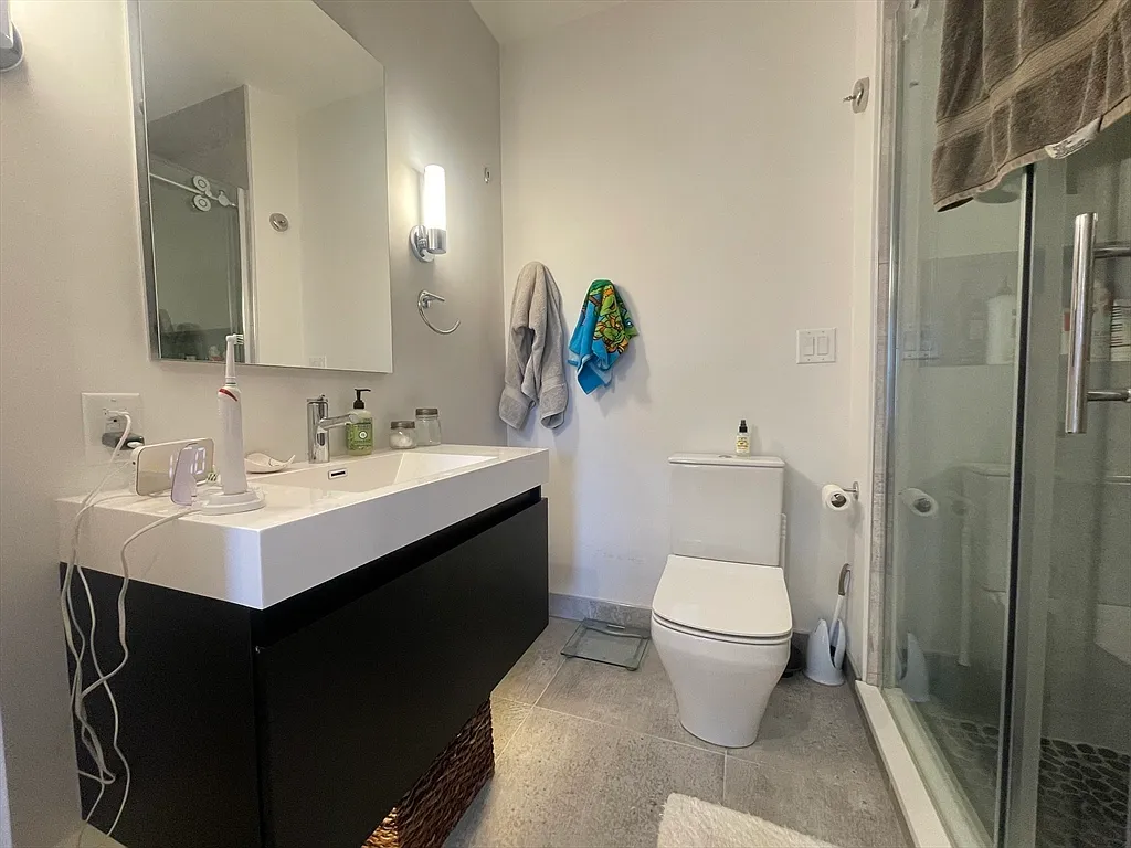 3 bed, 2.5 bath, 1300 sqft, $4,500 — Photo 3