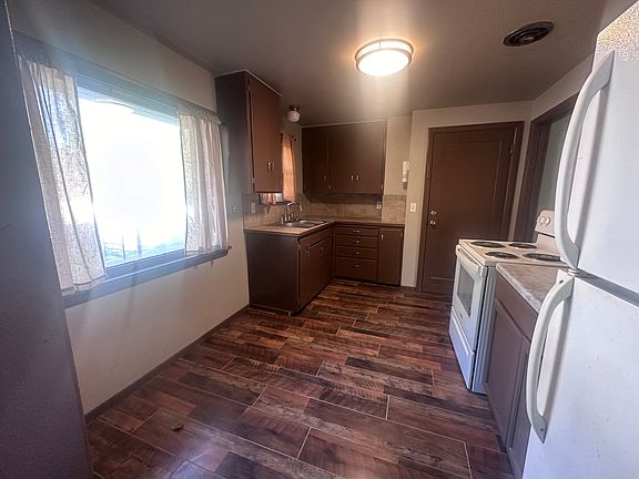 2nd image of 820 Lewis Ave #20