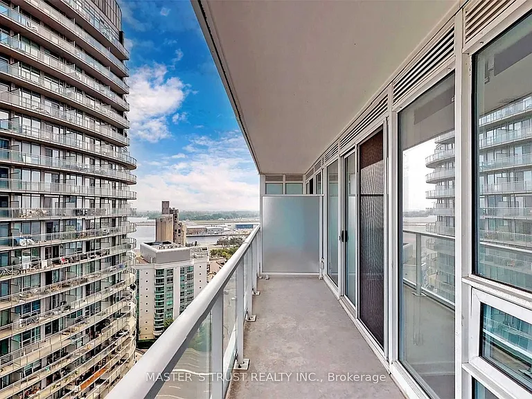 17 Bathurst St #2611 — Photo 25