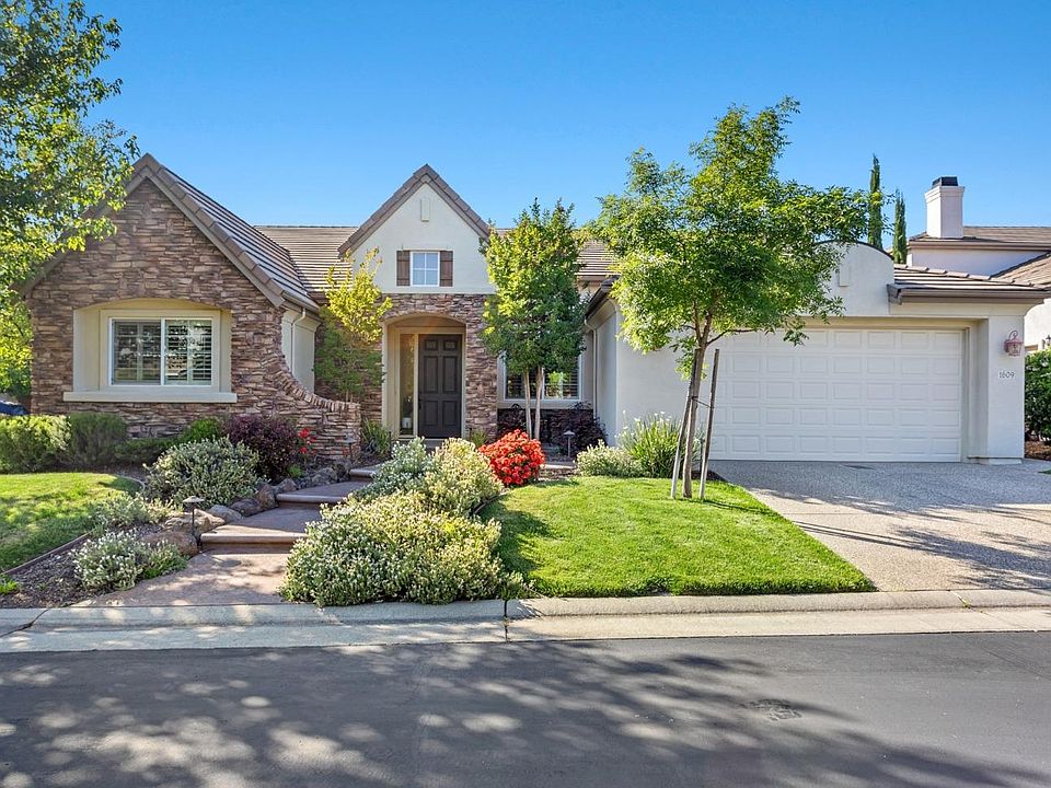 1st image of 1609 Grey Owl Cir
