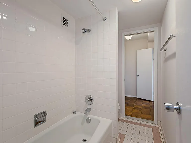 4515 Willard Ave #720S — Photo 9