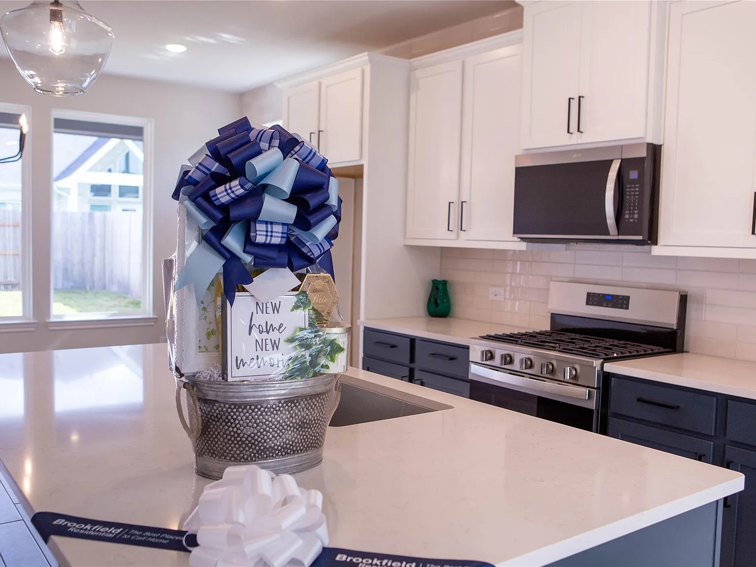 4 bed, 3.5 bath, 2362 sqft, $3,000 — Photo 3