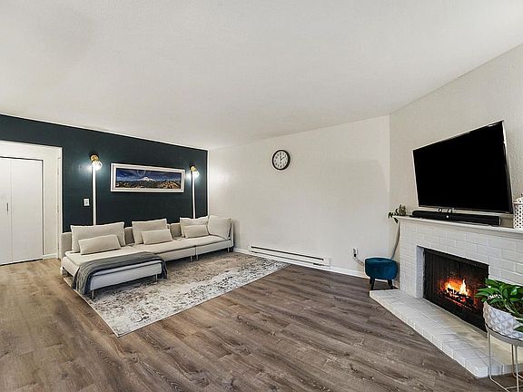 3rd image of 10424 NE 32nd Pl #C-204