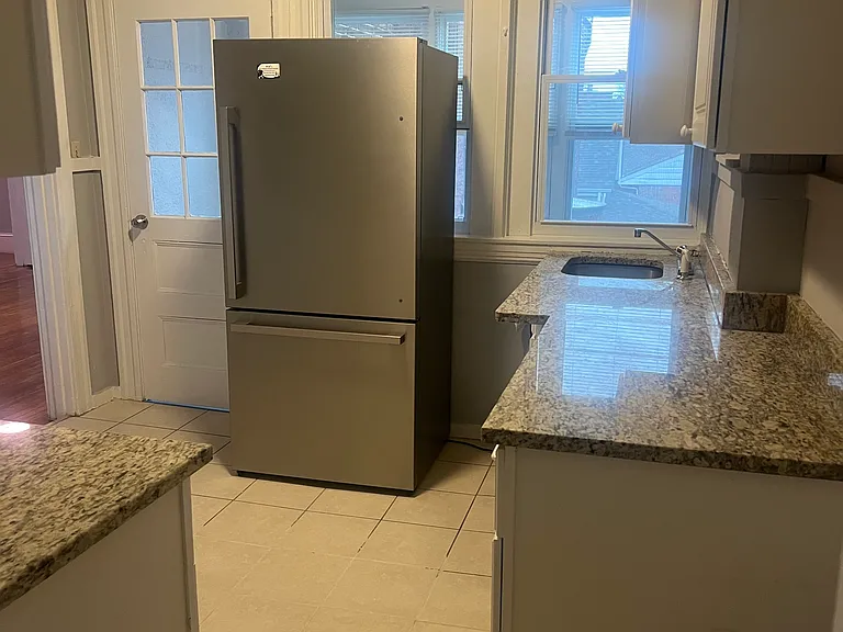 15 Irving St #3L — Photo 1
