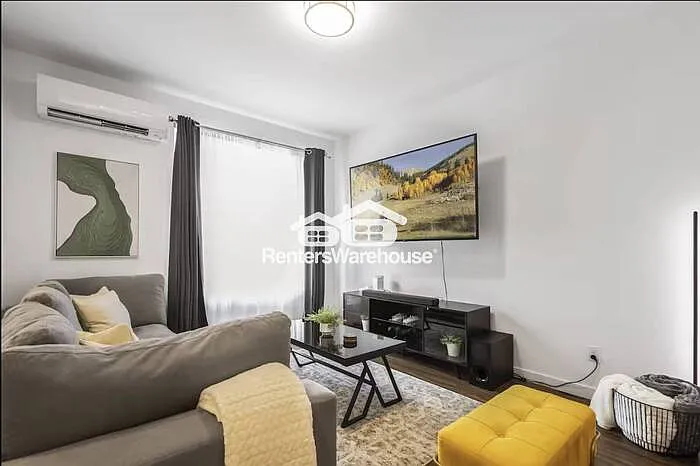 1930 NE 7th Ct — Photo 2