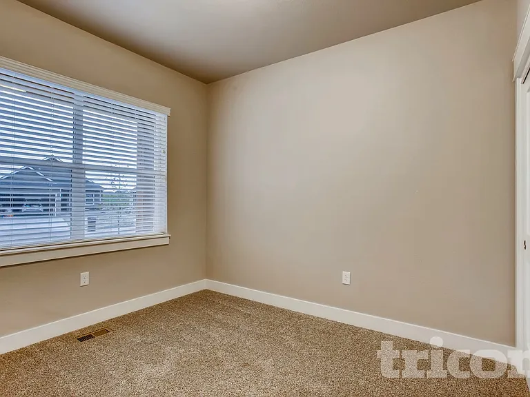 1915 Tidewater Ln — Photo 11