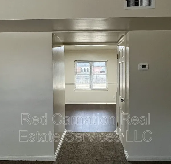 1434 Antoinette Ave — Photo 3