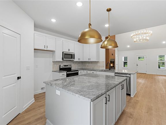 5th image of 98 Selkirk Dr