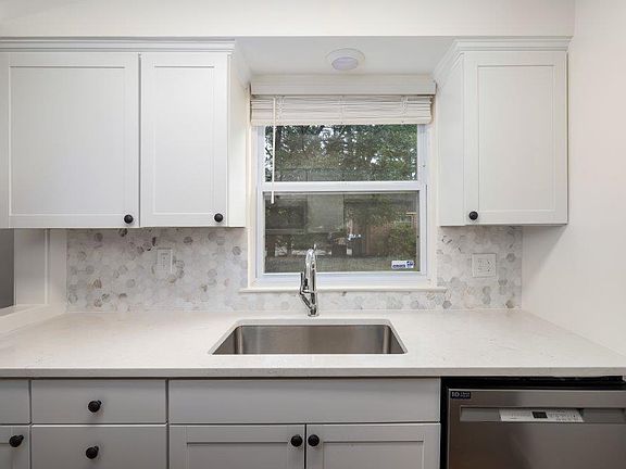 5th image of 2504 Mountain Brook Cir #A
