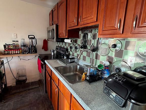 5th image of 320 49th St APT 4A