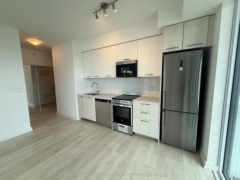 75 James St S #2502 — Photo 7