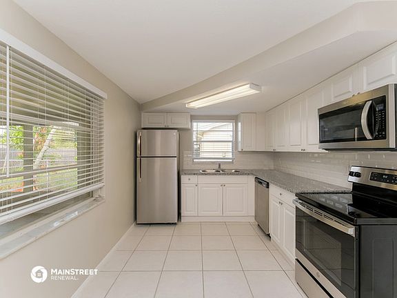 5th image of 3136 Holiday Lake Dr