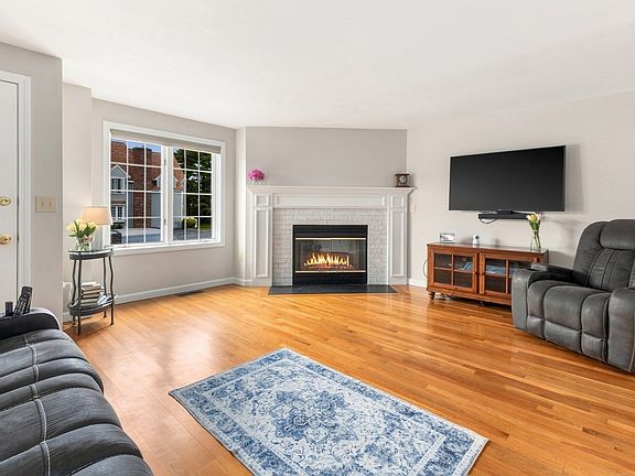 3rd image of 128 Parker St APT 4D
