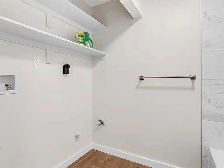 14717 Sunset St — Photo 12