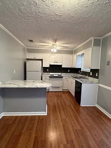 2313 Stephanie Ln Photo 1