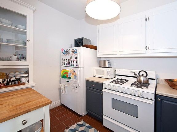 4th image of 208 President St #4