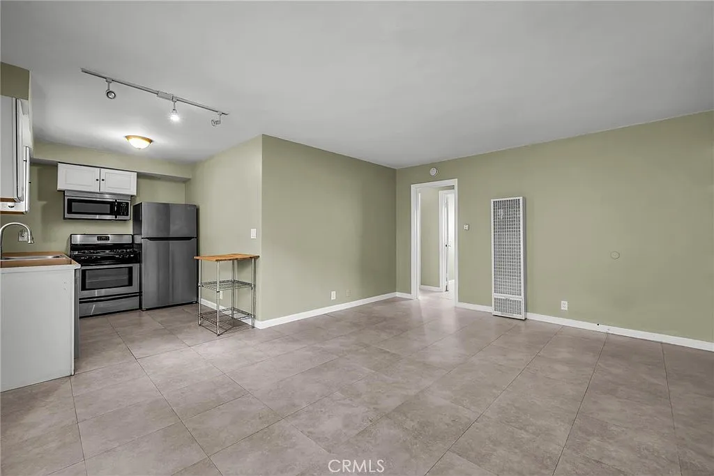 417 N Broadway — Photo 3