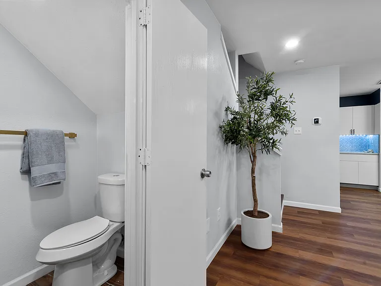 212 Creek Cove Dr — Photo 21