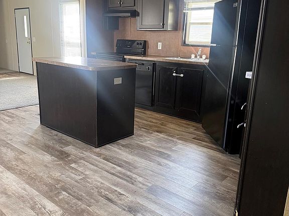 3rd image of 60 Parkway Dr