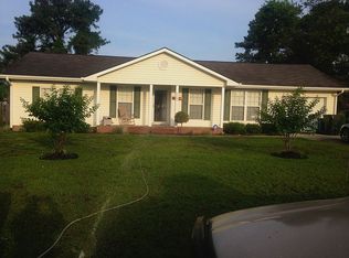 6561 Honeysuckle Dr, Fayetteville, NC 28304