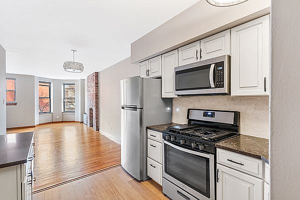 1st image of 496 11th St APT 4