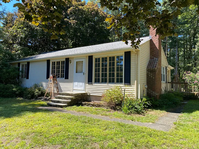 463 Bailey Rd — Photo 2