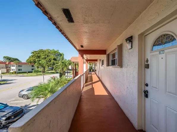 8941 S Hollybrook Blvd APT 204, Hollywood, FL 33025