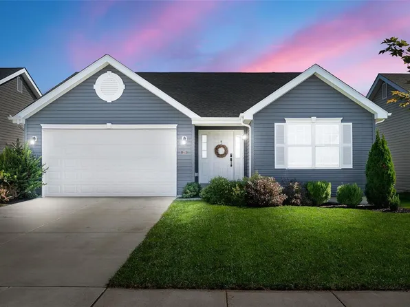 220 Charlestowne Place Dr, Saint Charles, MO 63301