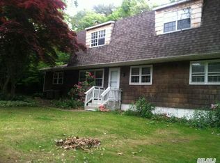 6 Kathy St, Hampton Bays, NY 11946