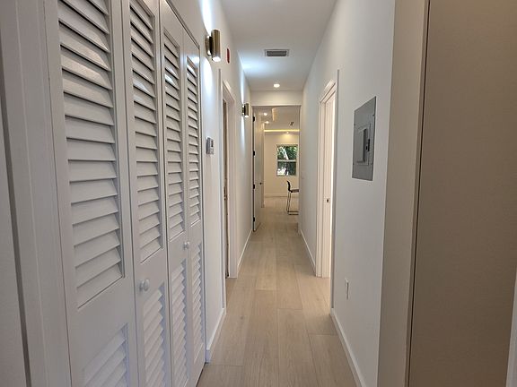 5th image of 928 Bird Rd #3