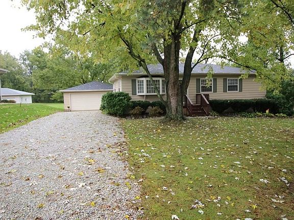 2nd image of 3907 Genevieve Blvd