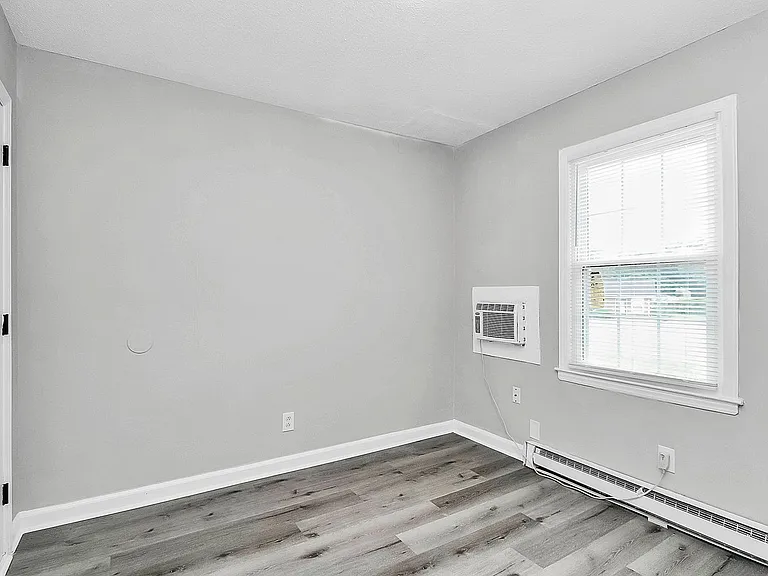 Thompson Place Apartments — Photo 26