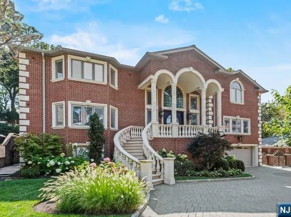 512 Winterburn Grv, Cliffside Park, NJ 07010
