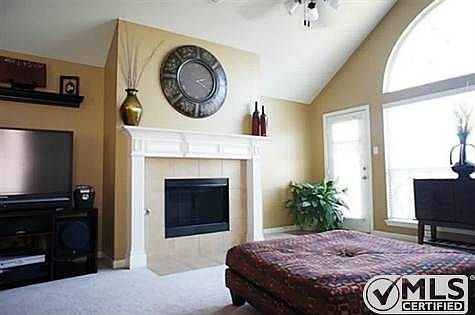 3rd image of 2468 Deerwood Dr