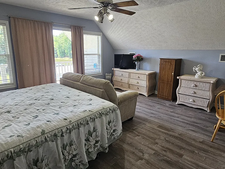 1045 Natures Cove Rd #A — Photo 11
