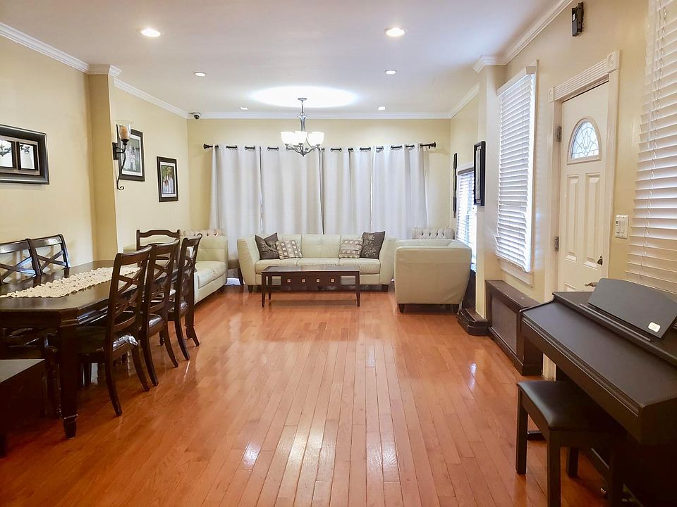 1st image of 811 Meehan Ave