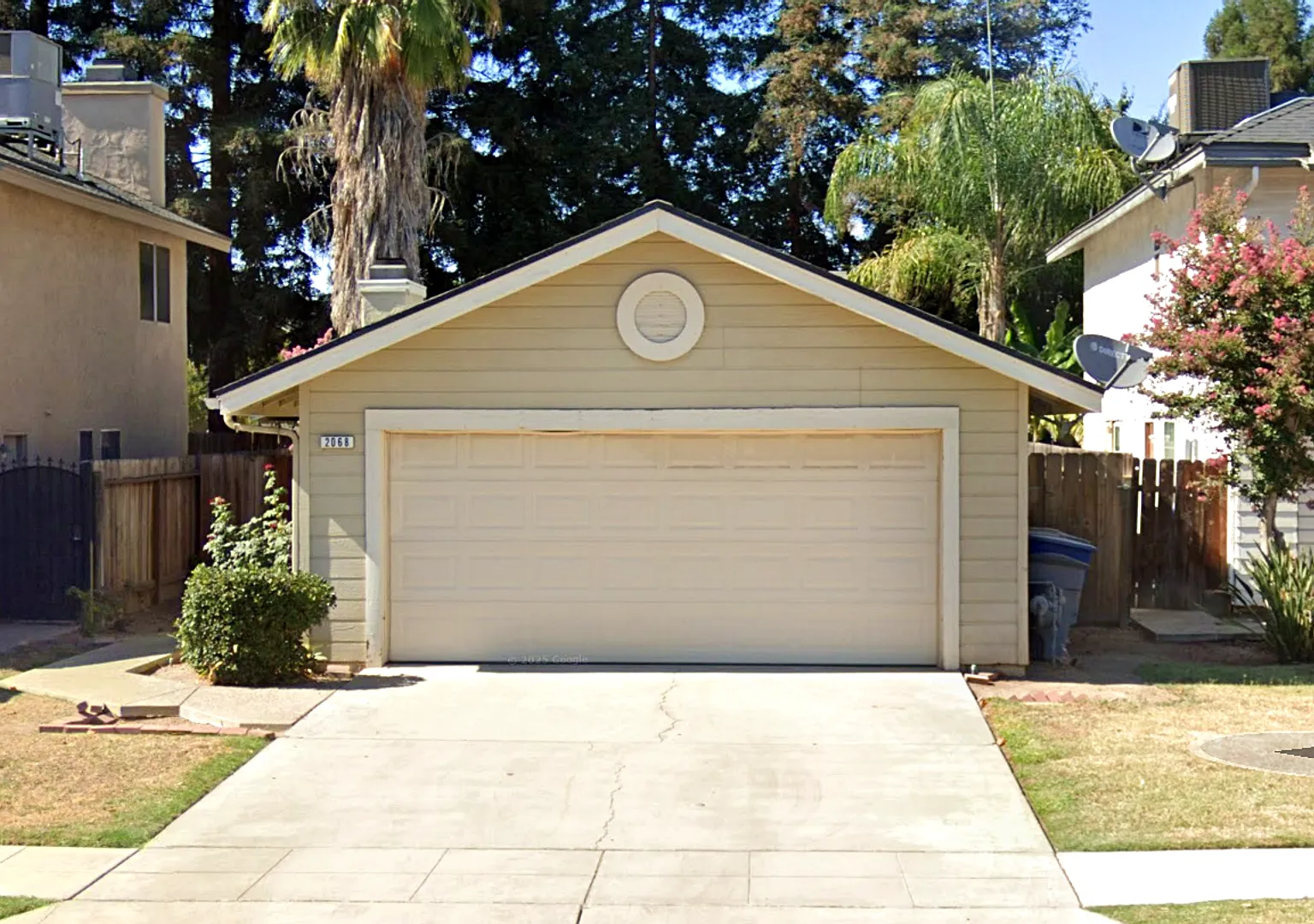 Special: Half Off First Month's Rent! Single Level 3 Br Home W/ 2-Car Garage & Backyard! — Photo 1