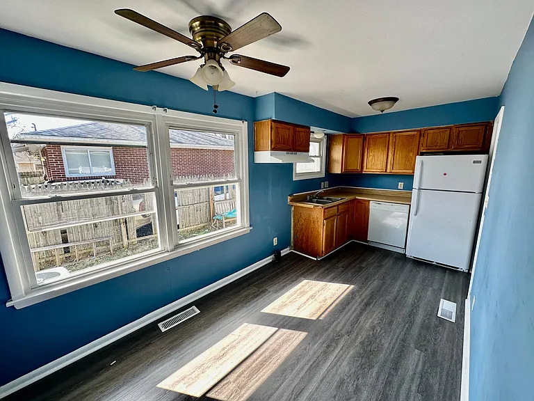 3839 Astor Ave — Photo 2