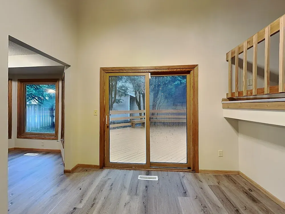 3 bed, 2110 sqft, $1,900 — Photo 2