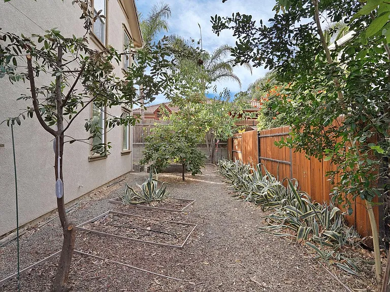 2390 Gibralter Ln — Photo 25