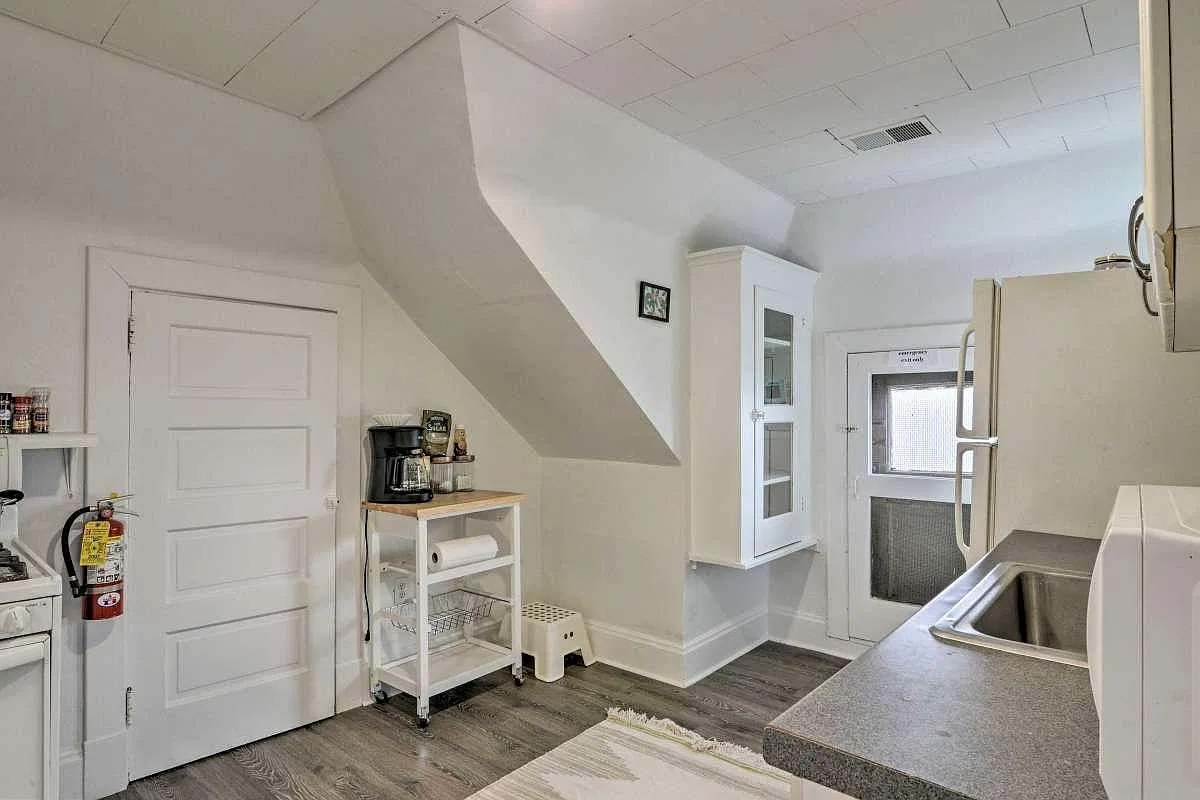 2954 Espy Ave — Photo 4