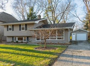 829 S Wright St, Naperville, IL 60540