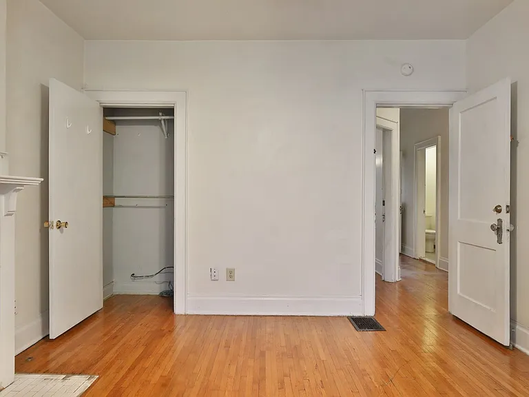 2403 Summit St — Photo 23