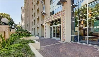 4th image of 488 E Ocean Blvd Unit 301