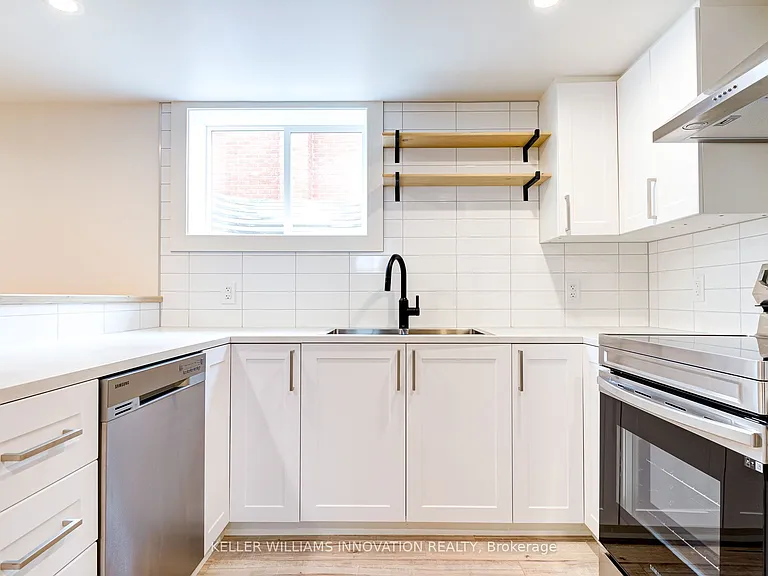 81 Culver Cres #B — Photo 13