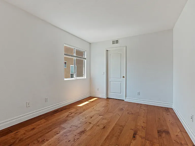 16375 Alipaz Ct — Photo 27