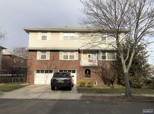 395 Mayer Ct, Ridgefield, NJ 07657