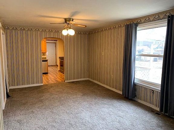 3rd image of 424 N Nelson St