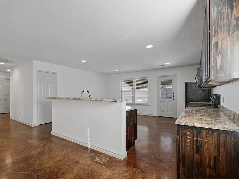 1118 Cedar Creek Rd — Photo 8