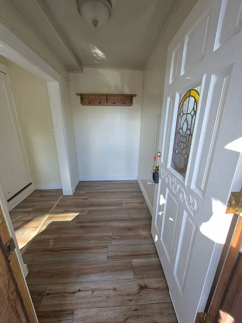 3 Bedroom 1 Bath Upper-level duplex in Rocky Point — Photo 3